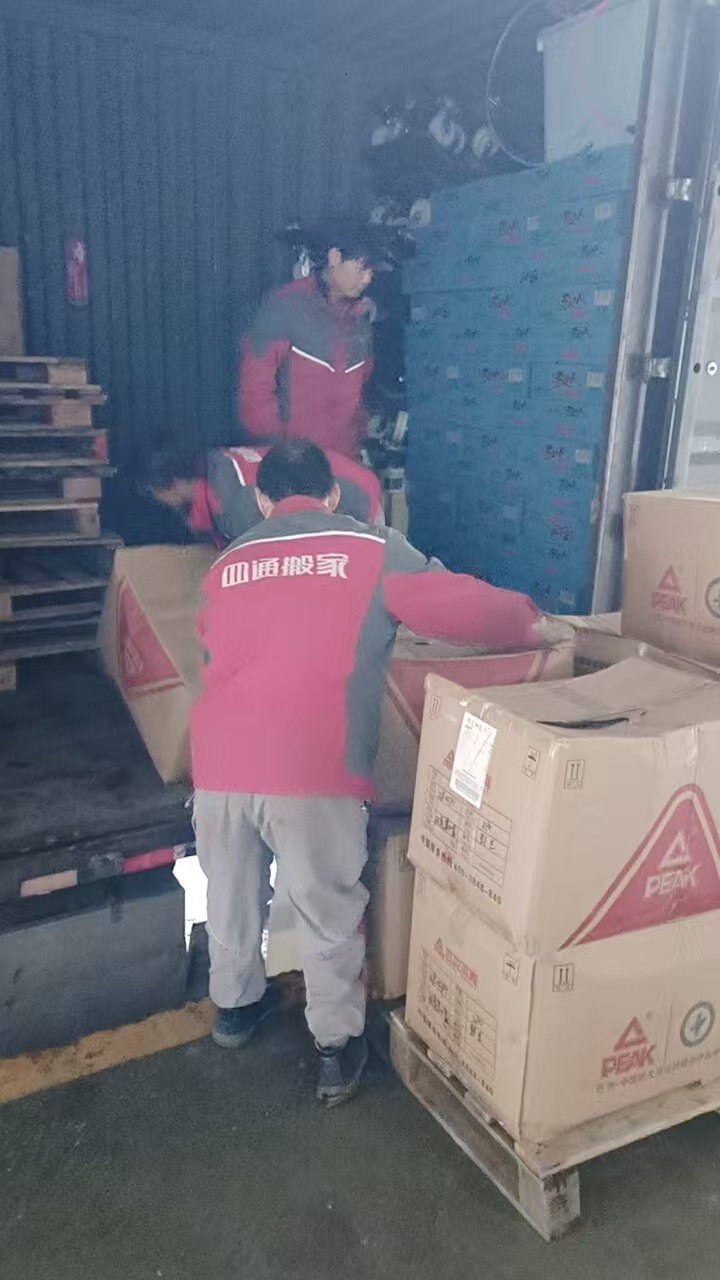 长沙经开区制造业设备吊装,制造业企业重型设备吊装搬入方案,新厂房设备吊装就位地基准备